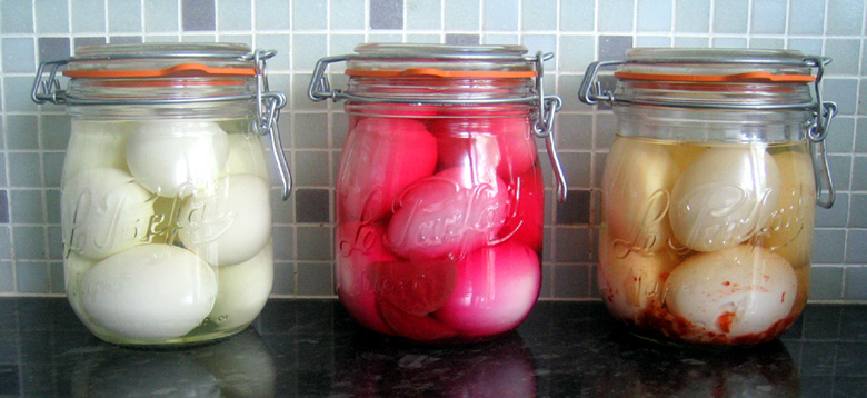 pickled eggs in jar3 - Pickled Eggs Recipe (Text Based)